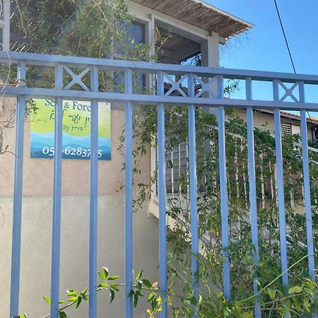 בין יער לים Shelomi Exterior foto