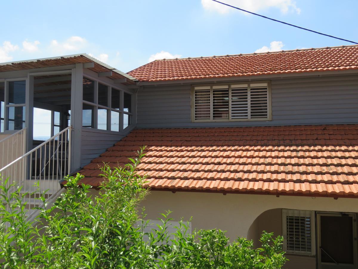 בין יער לים Shelomi Exterior foto